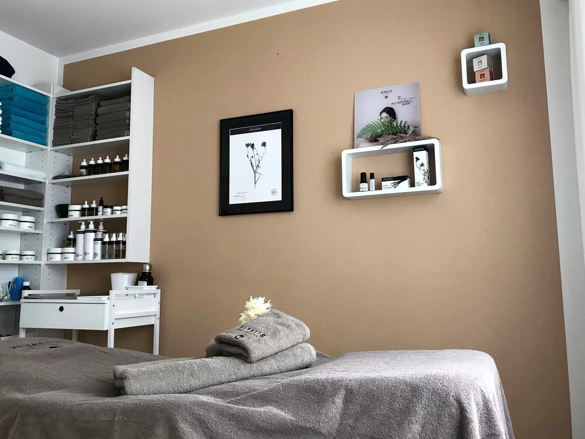 Ruhiges Behandlungszimmer in Taupe